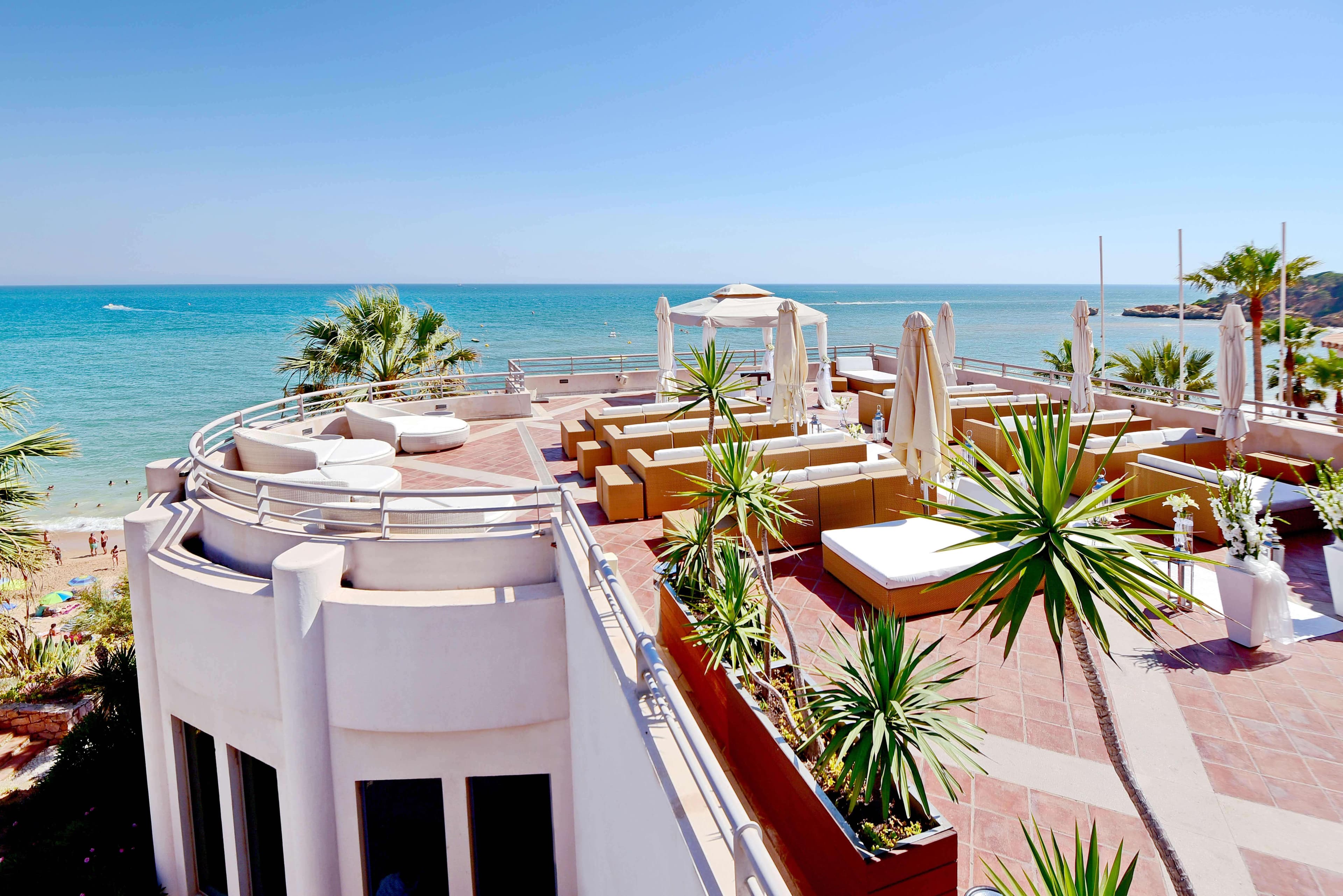 Sea's Lounge